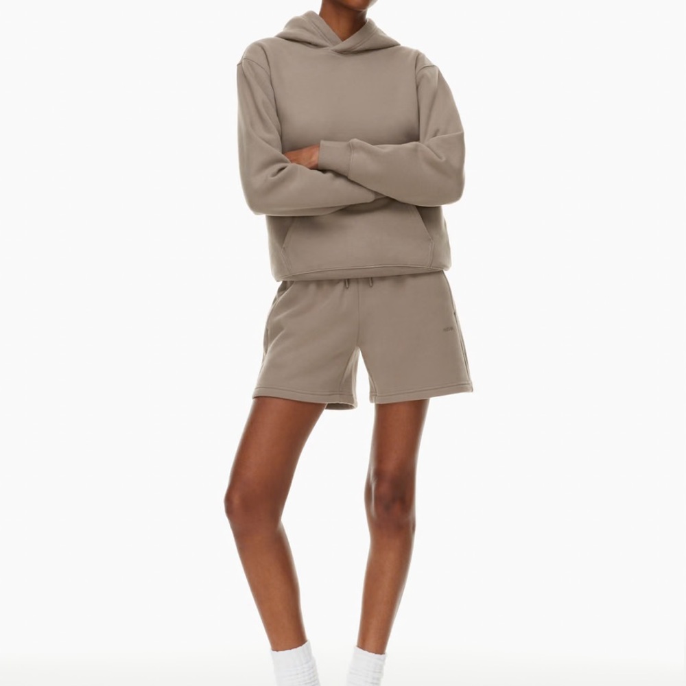 Aritzia Cozy Fleece Boyfriend Mid Thigh Sweatshort